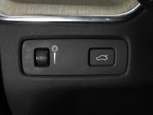 Photo of 2019 Gray Metallic Volvo XC60