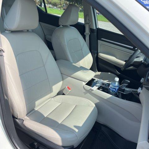Photo of 2022 White Nissan Altima