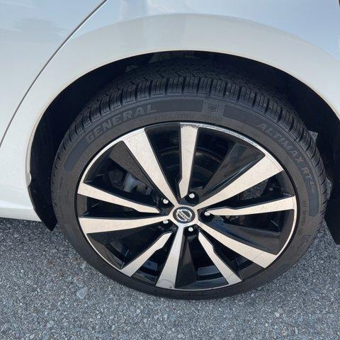 Photo of 2022 White Nissan Altima