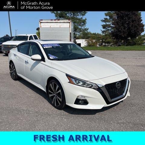 Photo of 2022 White Nissan Altima