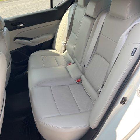 Photo of 2022 White Nissan Altima