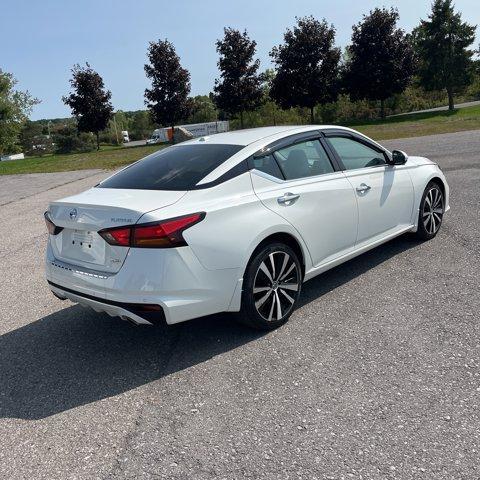 Photo of 2022 White Nissan Altima