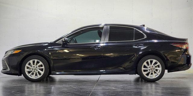 Photo of 2022 Midnight Black Metallic Toyota Camry