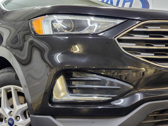 Photo of 2022 Agate Black Metallic Ford Edge