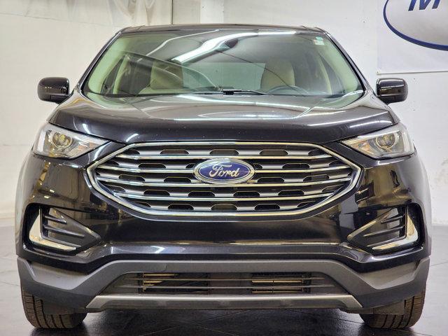 Photo of 2022 Agate Black Metallic Ford Edge
