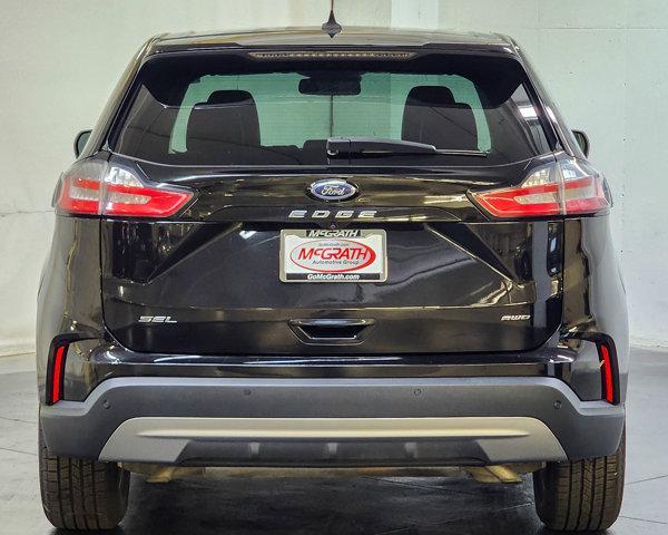 Photo of 2022 Agate Black Metallic Ford Edge