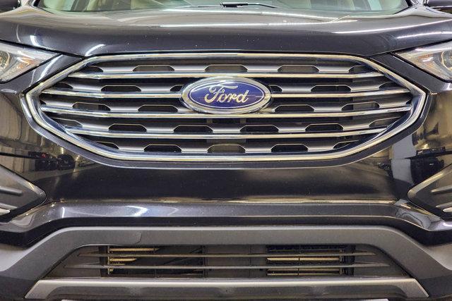 Photo of 2022 Agate Black Metallic Ford Edge