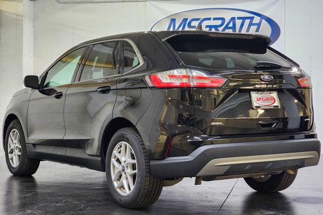 Photo of 2022 Agate Black Metallic Ford Edge