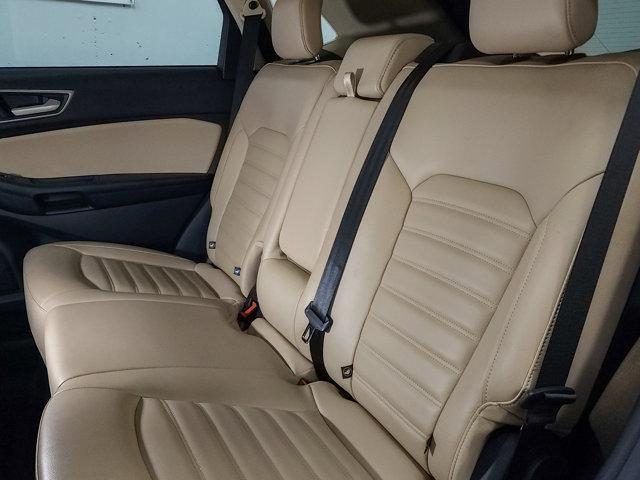 Photo of 2022 Agate Black Metallic Ford Edge