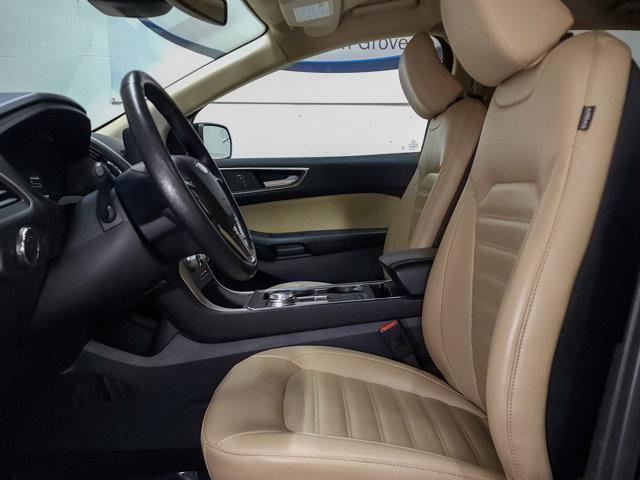 Photo of 2022 Agate Black Metallic Ford Edge