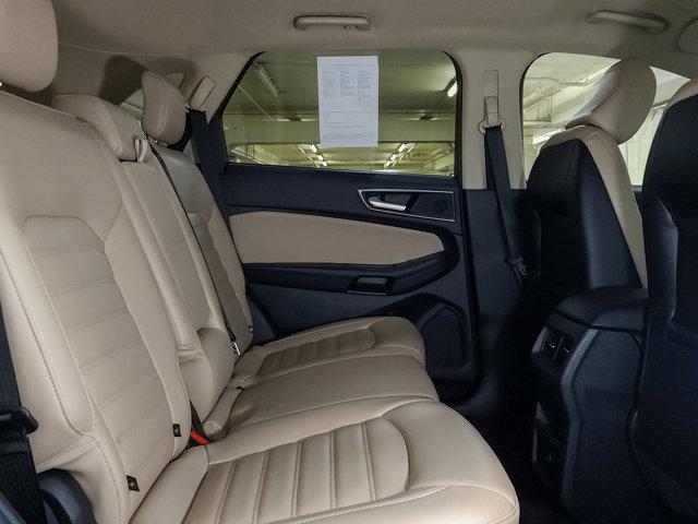 Photo of 2022 Agate Black Metallic Ford Edge