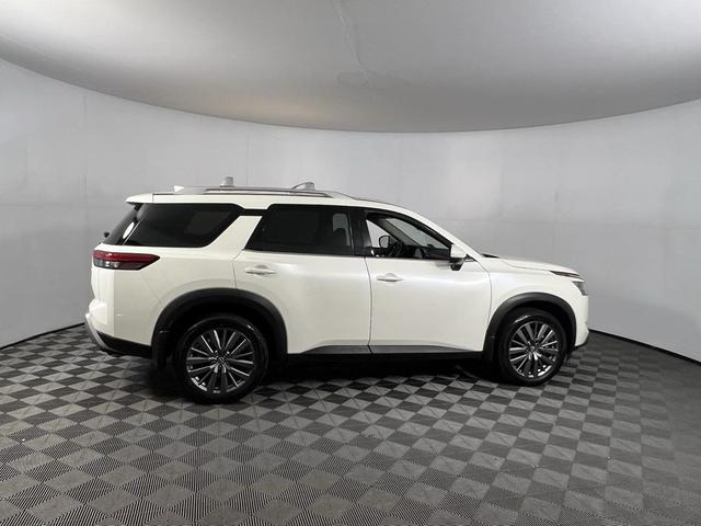 Photo of 2024 Pearl White Tricoat Nissan Pathfinder