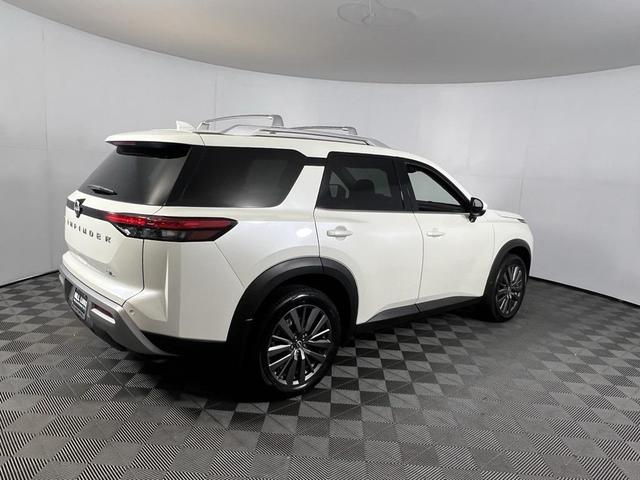 Photo of 2024 Pearl White Tricoat Nissan Pathfinder