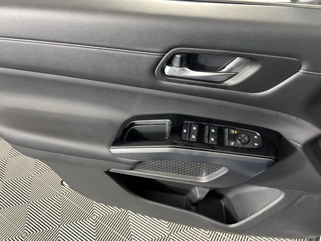 Photo of 2024 Pearl White Tricoat Nissan Pathfinder
