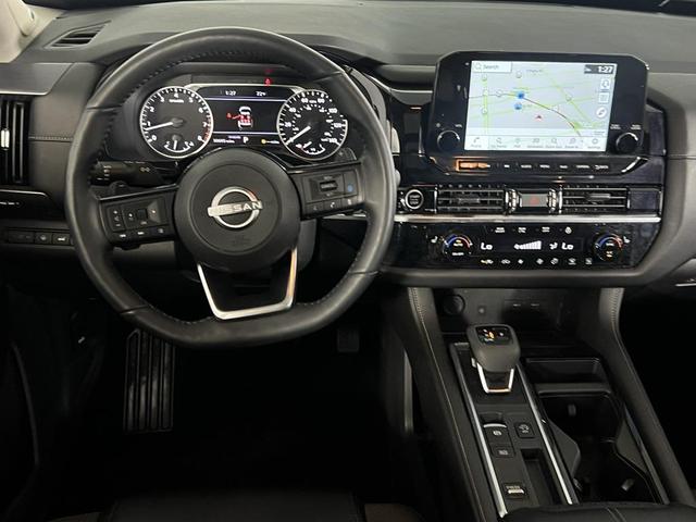 Photo of 2024 Pearl White Tricoat Nissan Pathfinder