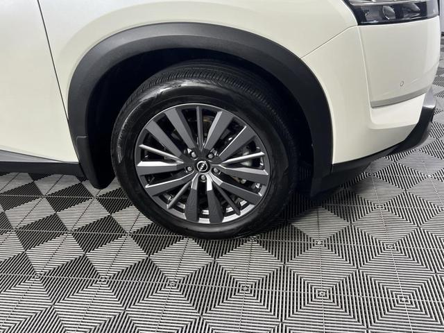 Photo of 2024 Pearl White Tricoat Nissan Pathfinder