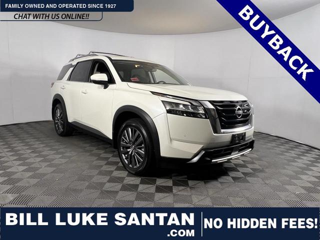 Photo of 2024 Pearl White Tricoat Nissan Pathfinder