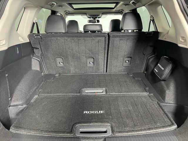 Photo of 2024 Super Black Nissan Rogue