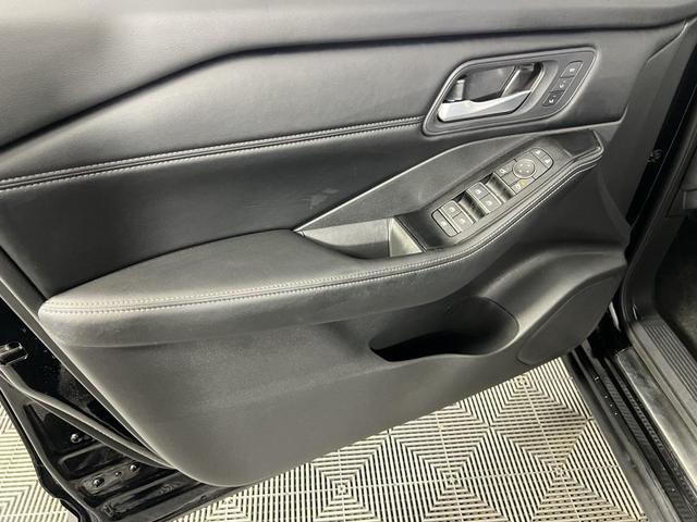 Photo of 2024 Super Black Nissan Rogue