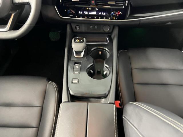 Photo of 2024 Super Black Nissan Rogue