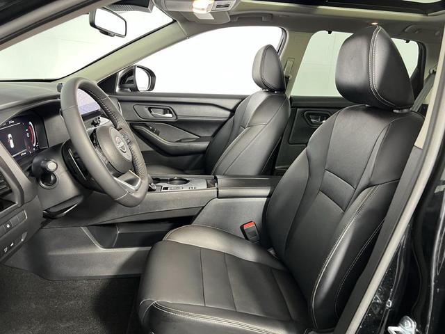 Photo of 2024 Super Black Nissan Rogue