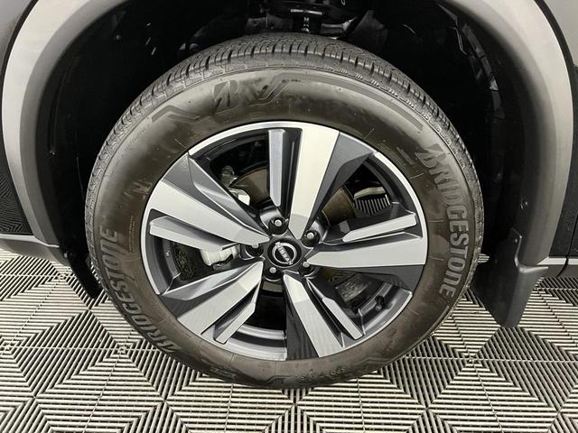 Photo of 2024 Super Black Nissan Rogue