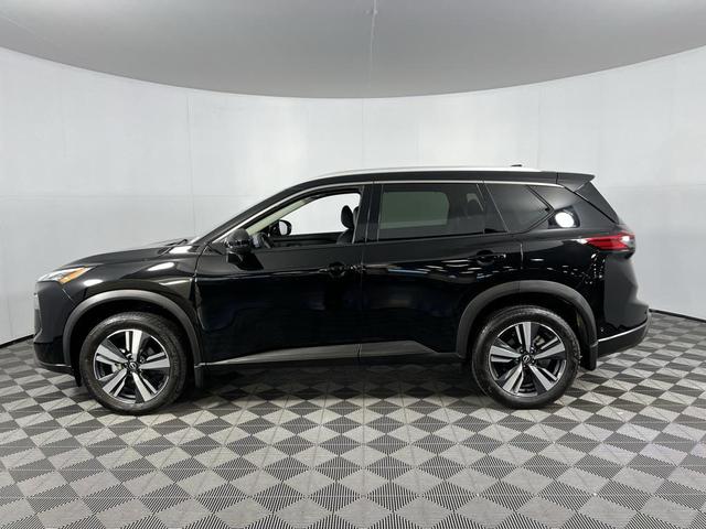 Photo of 2024 Super Black Nissan Rogue
