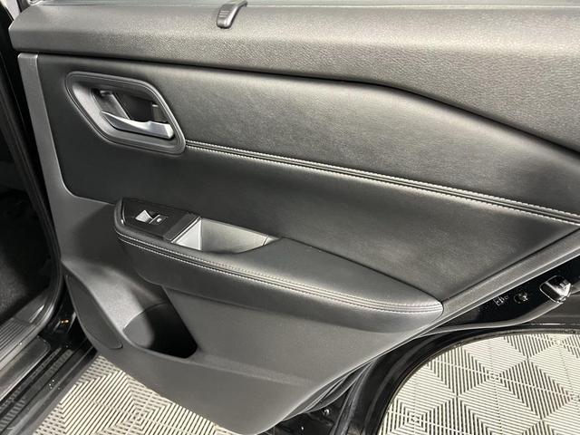 Photo of 2024 Super Black Nissan Rogue