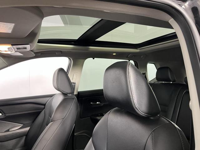 Photo of 2024 Super Black Nissan Rogue