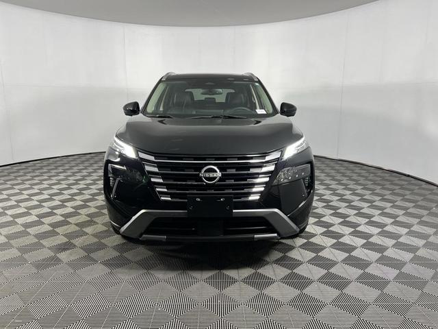 Photo of 2024 Super Black Nissan Rogue