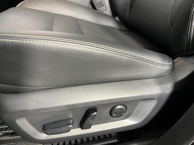 Photo of 2024 Super Black Nissan Rogue