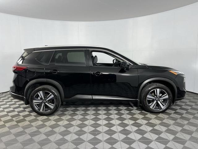 Photo of 2024 Super Black Nissan Rogue