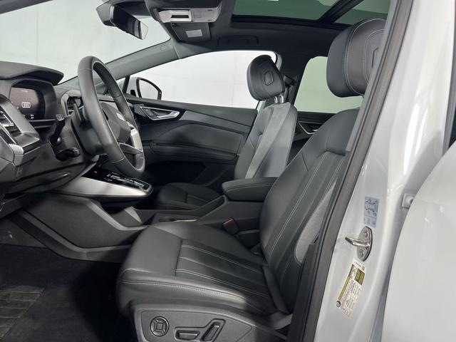 Photo of 2024 Glacier White Audi Q4 e-tron