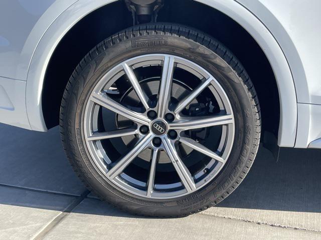 Photo of 2024 Glacier White Audi SQ5