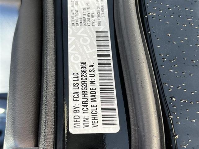 Photo of 2024 Diamond Black Crystal Pearlcoat Jeep Grand Cherokee
