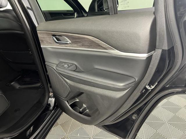 Photo of 2024 Diamond Black Crystal Pearlcoat Jeep Grand Cherokee
