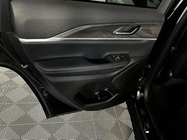 Photo of 2024 Diamond Black Crystal Pearlcoat Jeep Grand Cherokee