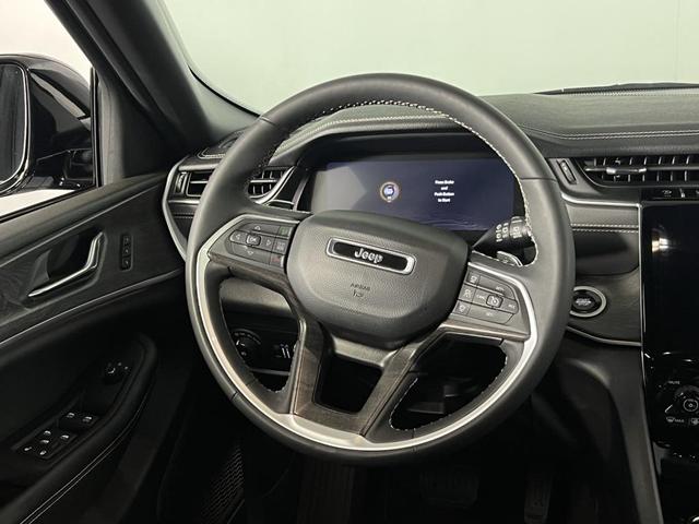 Photo of 2024 Diamond Black Crystal Pearlcoat Jeep Grand Cherokee