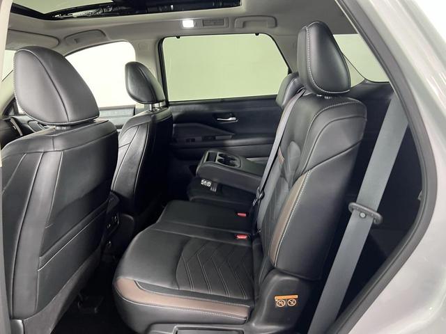 Photo of 2022 Brilliant Silver Metallic Nissan Pathfinder