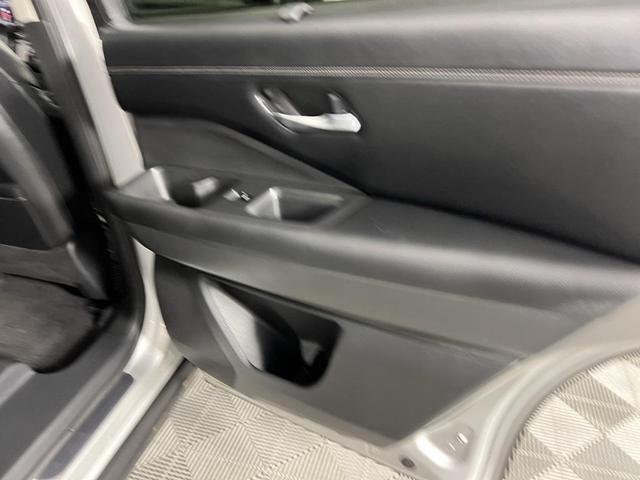 Photo of 2022 Brilliant Silver Metallic Nissan Pathfinder