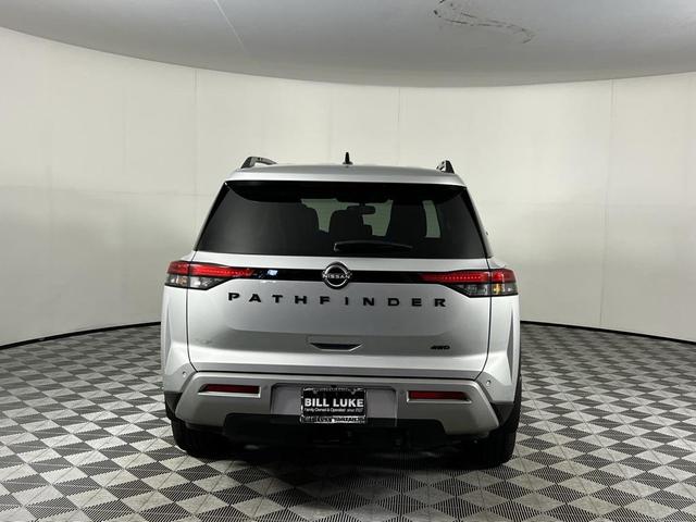 Photo of 2022 Brilliant Silver Metallic Nissan Pathfinder