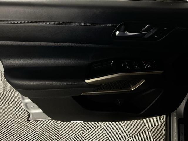 Photo of 2022 Brilliant Silver Metallic Nissan Pathfinder