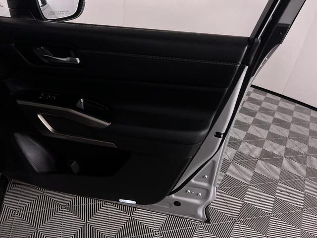 Photo of 2022 Brilliant Silver Metallic Nissan Pathfinder