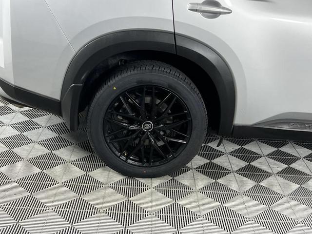 Photo of 2022 Brilliant Silver Metallic Nissan Pathfinder