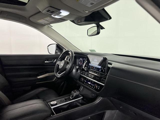 Photo of 2022 Brilliant Silver Metallic Nissan Pathfinder