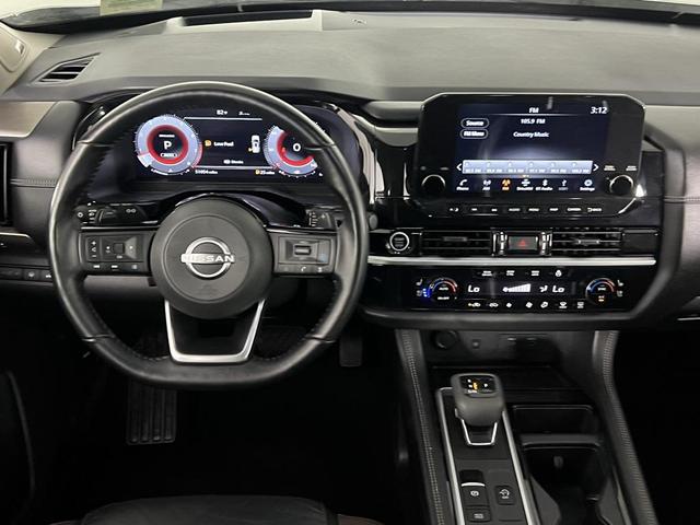 Photo of 2022 Brilliant Silver Metallic Nissan Pathfinder