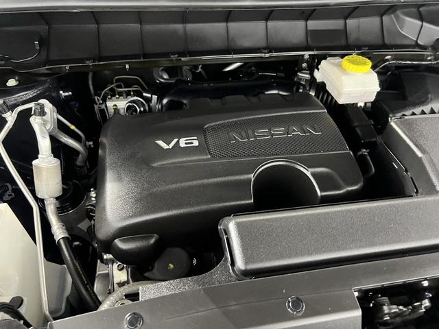 Photo of 2023 Obsidian Green Pearl/Super Black Nissan Pathfinder