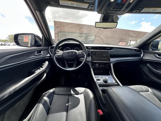 Photo of 2024 Diamond Black Crystal Pearlcoat Jeep Grand Cherokee L