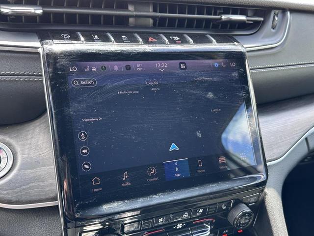 Photo of 2024 Diamond Black Crystal Pearlcoat Jeep Grand Cherokee L