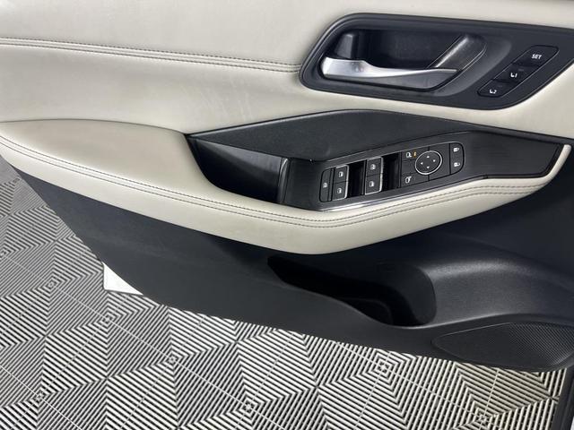 Photo of 2023 Pearl White Tricoat Nissan Rogue